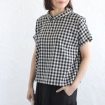 リネン混 小さな襟の後ろボタンプルオーバーブラウス （ブラック×オフホワイトギンガムチェック）