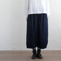 コットンデニム ゆったりサイズのすっきりバルーンパンツ